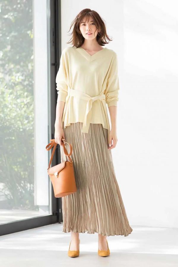 又一冬裝火了，叫“風琴裙”，配大衣毛衣溫柔氣質，讓你美得知性