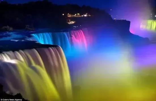 分享圖片&mdash;&mdash;世界彩色大瀑布