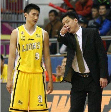 李春江帶領上海隊豪取兩連勝，淨勝對手60分，驚豔cba賽場