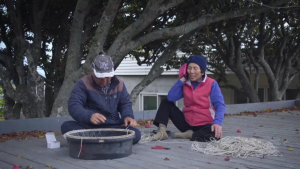 下嫁毀容男、喪子又殘疾、一家10口蝸居破房50年，她卻說無比幸福