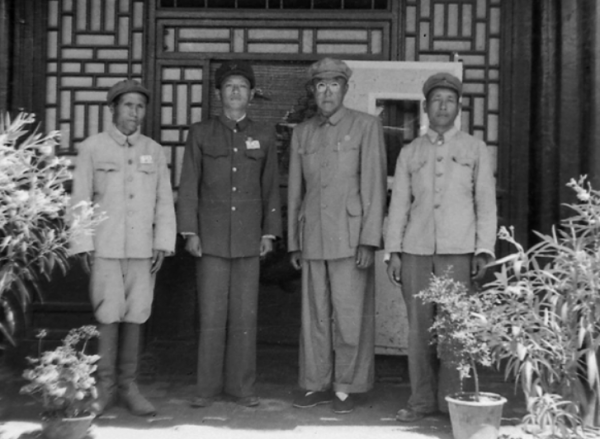 清朝王爺街頭擺攤,毛主席知道後給他安排工作:小攤就不要擺了 清朝王爺街頭擺攤,毛主席知道後給他安排工作:小攤就不要擺了