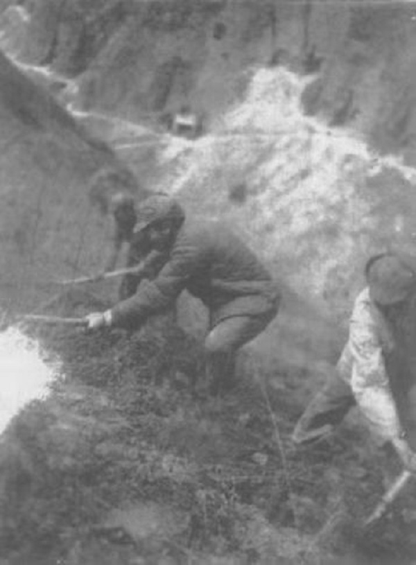 41年，毛主席在延安交際處食堂遇暴徒，金城捨身護住主席：好險