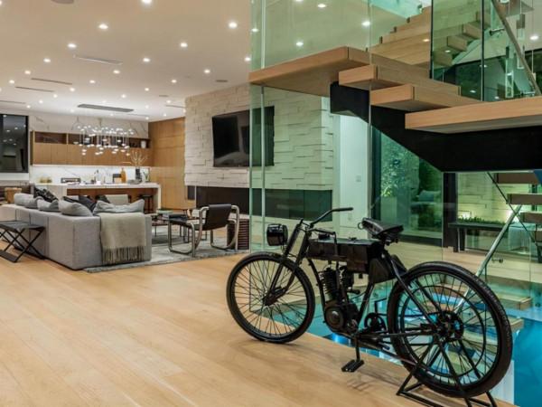 不和詹皇當鄰居了!湖人小老闆賣掉603平豪宅:1070萬美元成交 不和詹皇當鄰居了!湖人小老闆賣掉603平豪宅:1070萬美元成交