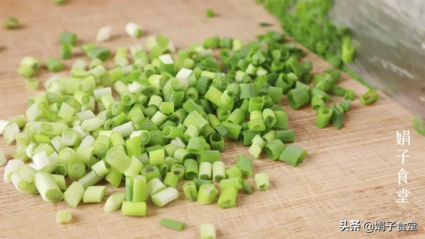 簡單好吃的早餐做法，不揉麵不擀麵，蓬鬆暄軟，比包子油條香