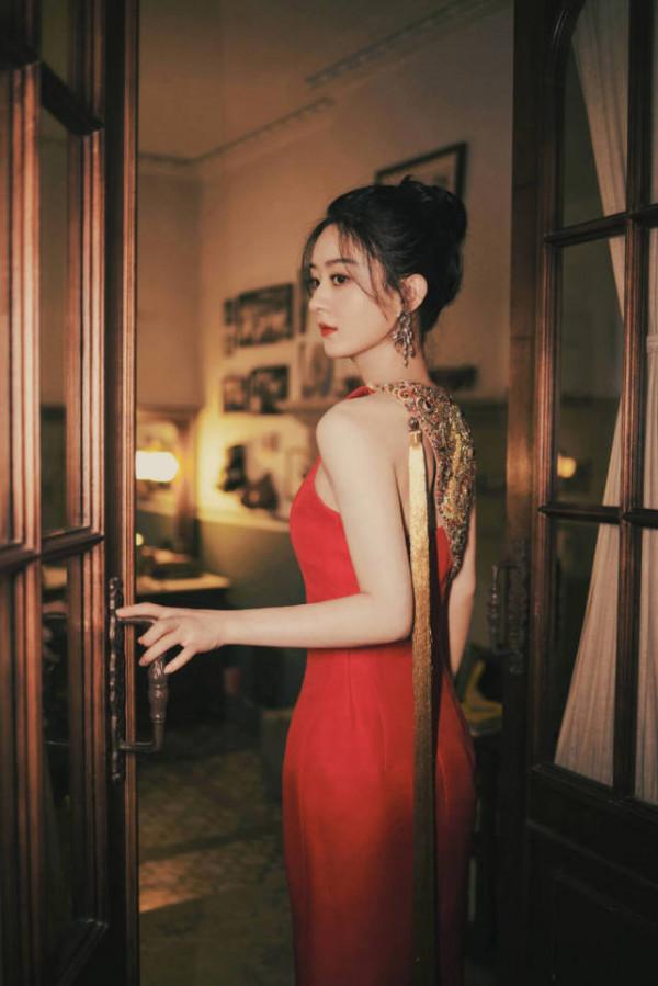 趙麗穎新劇造型太驚豔!穿大衣變女總裁,不披戰袍依舊是氣場全開 趙麗穎新劇造型太驚豔!穿大衣變女總裁,不披戰袍依舊是氣場全開