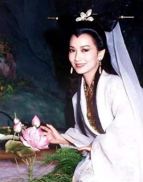 8位歲月不老的&OpenCurlyDoubleQuote;港星女神&rdquo;，沒有整形臉，個個膚白如雪 冰青玉結