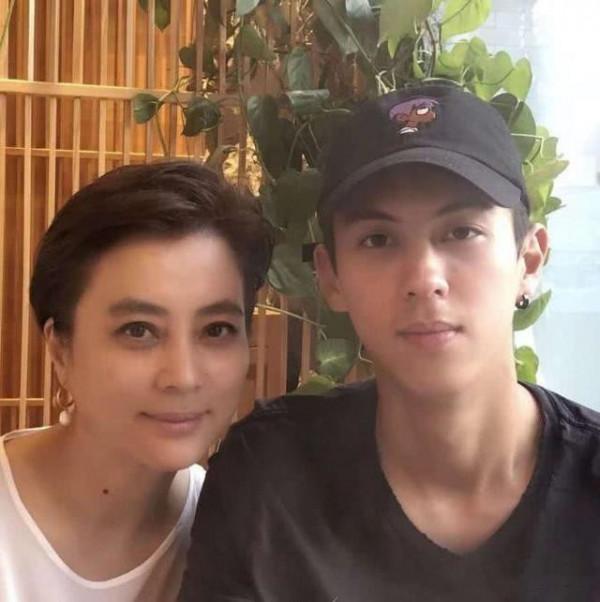 李玲玉：21歲嫁初戀，34歲再嫁猶太富商，和混血兒子的相處很特別