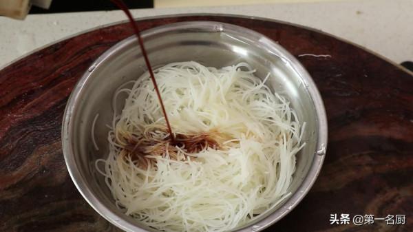 中秋來一道蒜蓉粉絲蒸扇貝，做法簡單又營養，端上桌家人搶著吃