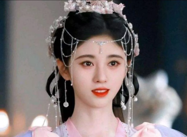 《仙劍奇俠傳4》開始置景，曝鞠婧禕陳哲遠擔任主演，引網友群嘲