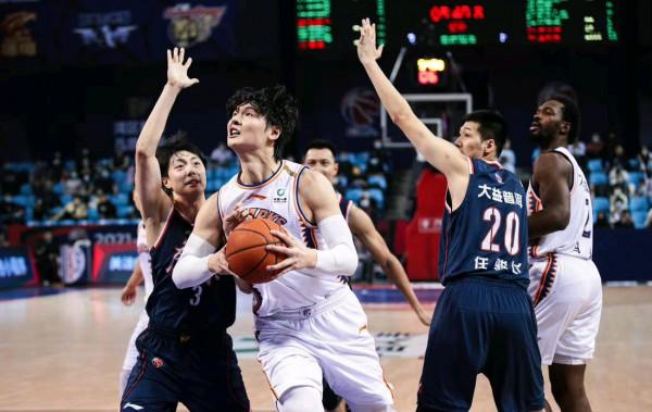 CBA排名大亂！廣東慘敗無緣前四 遼寧上海提前晉級 山東強硬收官