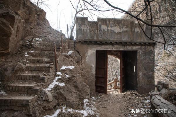 北京徒步登山：門頭溝天泉寺滴水巖-棲隱寺環穿①,冰柱-溶洞-古寺