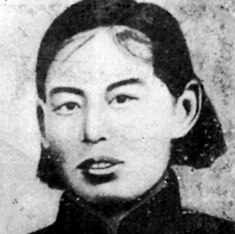 殘忍的敵人，連捅她八刀，腸子被挑出來了，仍然寧死不屈的崔蘭仙