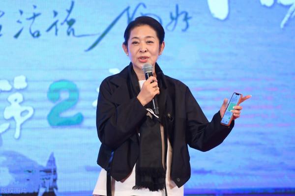 倪萍8年的付出,不敵陳紅一怒,能征服陳凱歌的女人,到底有多狠 倪萍8年的付出,不敵陳紅一怒,能征服陳凱歌的女人,到底有多狠