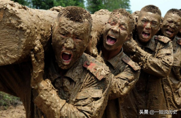 當兵時八塊腹肌是標配，退伍10年後再相見，有的已認不出