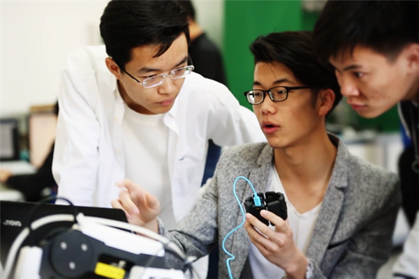 曾振:用“舞指科技”舞出無聲者的“心聲” 曾振:用“舞指科技”舞出無聲者的“心聲”