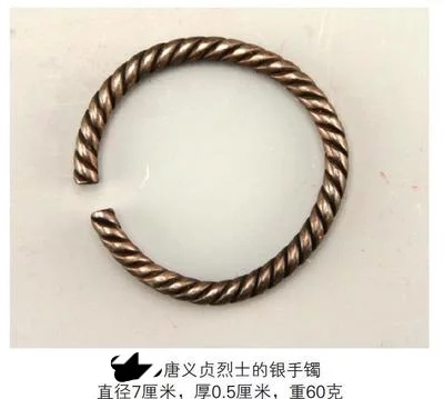 她危機時刻將機密檔案吞進肚裡，慘遭開膛，年僅26歲