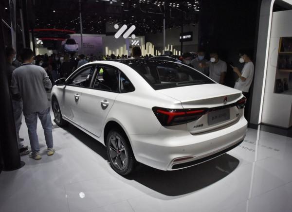 以前只叫R,現在還叫飛凡,旗下的ER6續航里程並不低 以前只叫R,現在還叫飛凡,旗下的ER6續航里程並不低