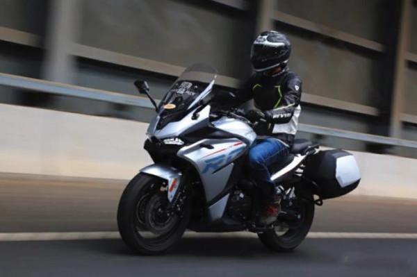 賽科龍運動旅行RG3,配6.75英寸TFT儀表,油箱容量20L,3.28萬起 賽科龍運動旅行RG3,配6.75英寸TFT儀表,油箱容量20L,3.28萬起