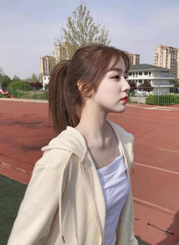 學院風薄款外套，如何穿搭更有高雅感？