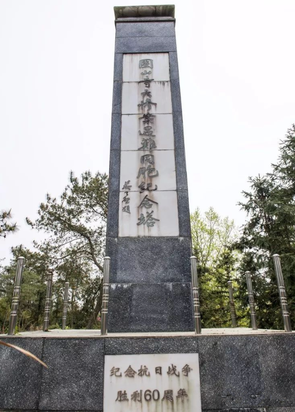 苦等丈夫64年後，81歲那年身穿嫁衣下葬，只因擔心他認不出自己