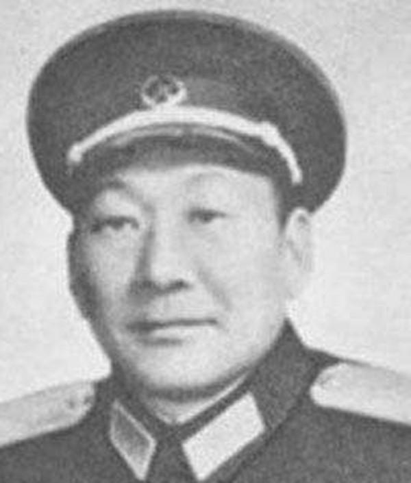 他36歲授上校，41歲升大校，56歲擔任安徽省委書記，58歲被審查