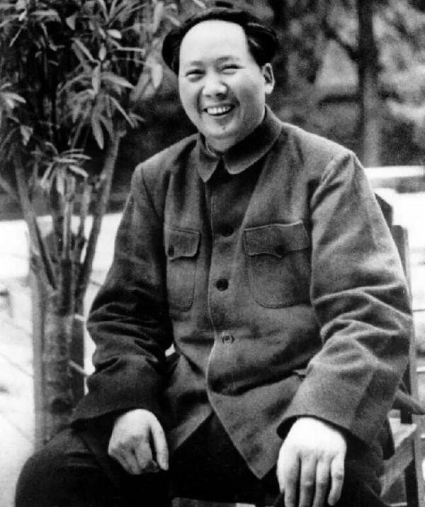 改革開放後有人猜疑毛主席像會被取下天安門？鄧小平：永遠要保留