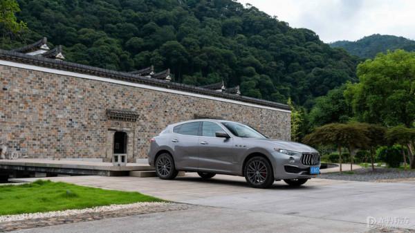 激動壞了！第一次開瑪莎拉蒂長途旅行，居然是這樣的感覺...