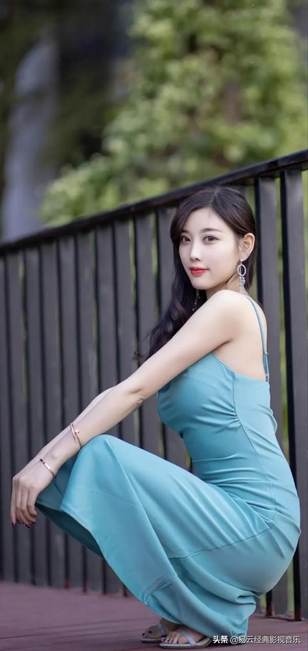 時尚簡單連體裙，搭配不同服飾，適合職業女性宴會會友