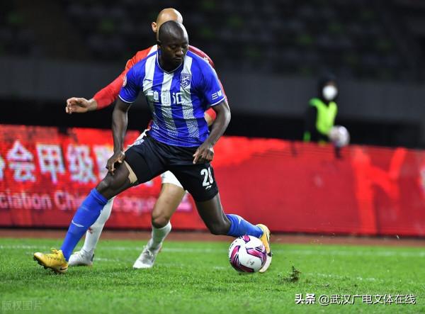 衝超戰報 | 武漢三鎮驚險逆轉豪取中甲11連勝 兩記神仙球掃落成都蓉城 衝超戰報 | 武漢三鎮驚險逆轉豪取中甲11連勝 兩記神仙球掃落成都蓉城