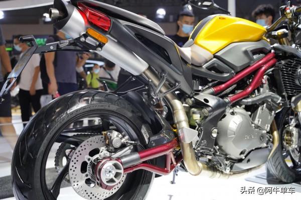 摩博會丨QJmotor閃300S、逸550售價公佈，迷之自信