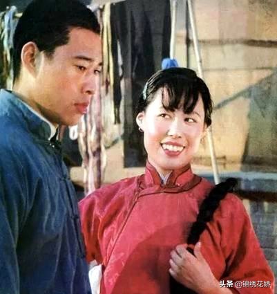 《駱駝祥子》：虎妞難產而死，除了胎兒過大，真正的原因是這三點