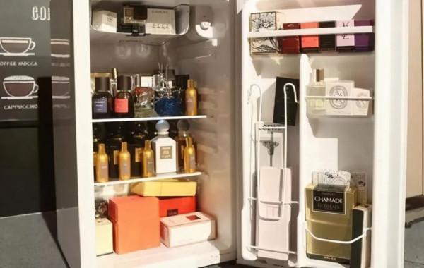 一把椅子價值360萬，出遊坐私人飛機，明星們的奢靡生活超乎想象