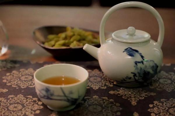 秋深 樹禿 滿地葉