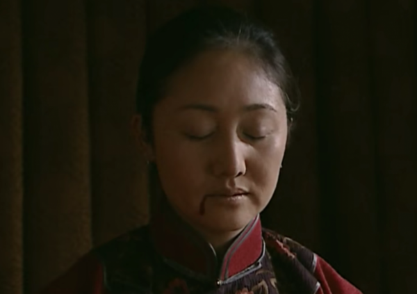 再看《喬家大院》：才發現大奶奶新婚夜服毒自殺，竟是一石二鳥