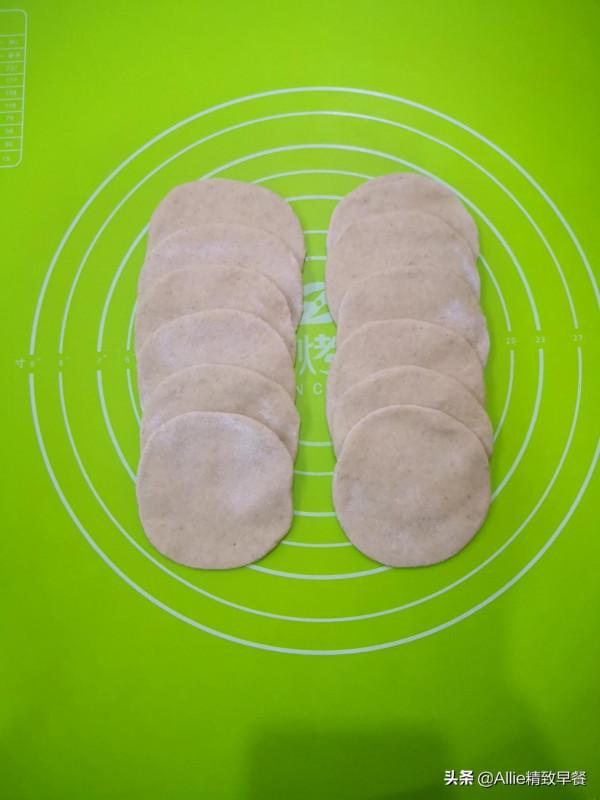 早餐不知道吃什麼？看看我家早餐，白玫瑰主食搭配雞絲蔬菜，完美