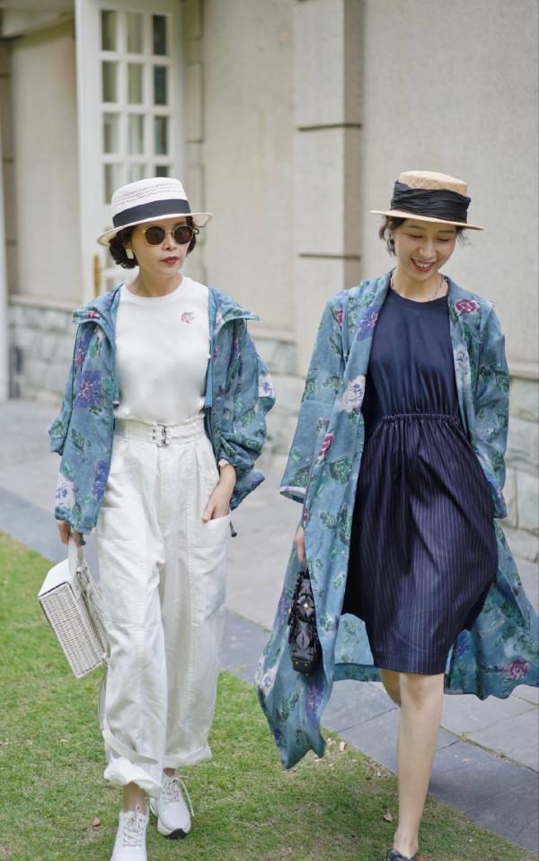 誰說小個子不適合穿闊腿褲？身高僅152的中年媽媽，靠會穿成典範