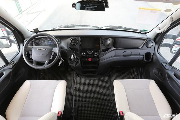 宇通新品，少見的佈局！適合三口家庭假期出遊的單拓展房車