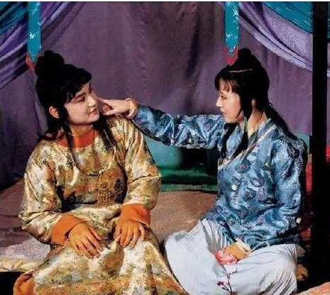 薛寶釵吃的冷香丸是假的！答案藏在藥方裡，林黛玉一句話點破謊言