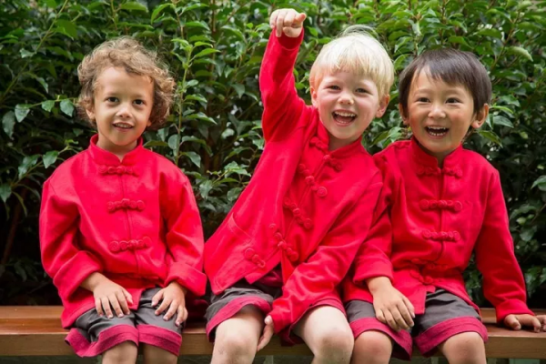 國外小孩說中文內卷?公主、王子、精英富二代…一個比一個標準 國外小孩說中文內卷?公主、王子、精英富二代…一個比一個標準