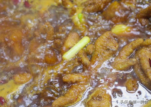 做虎皮雞爪時，牢記“2泡1燜”，雞爪個個起虎皮，軟爛脫骨，真香