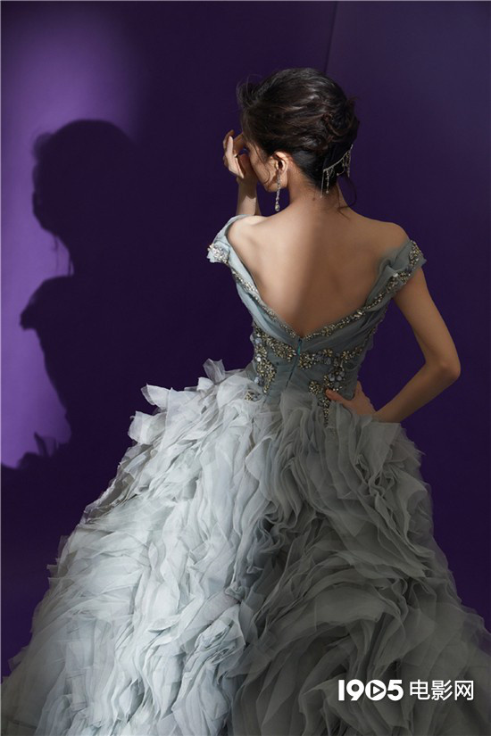 Angelababy楊穎漫影寫真曝光 繁花落影似仙女