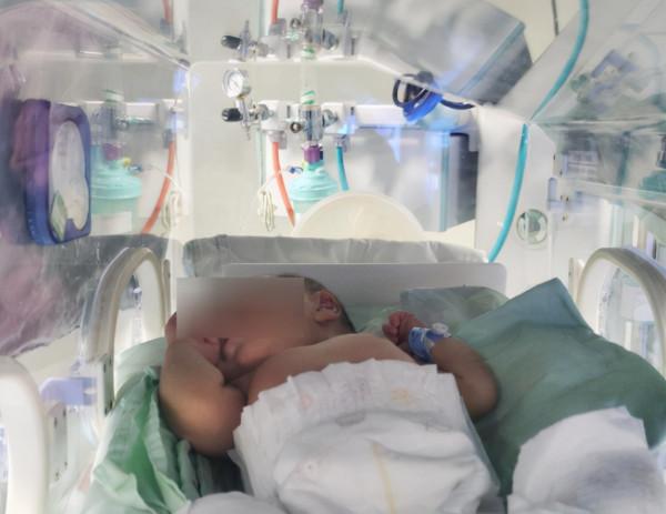 兩嬰兒中毒入院,皆因家長用蔬菜水衝奶粉,醫生:已導致大腦損傷 兩嬰兒中毒入院,皆因家長用蔬菜水衝奶粉,醫生:已導致大腦損傷