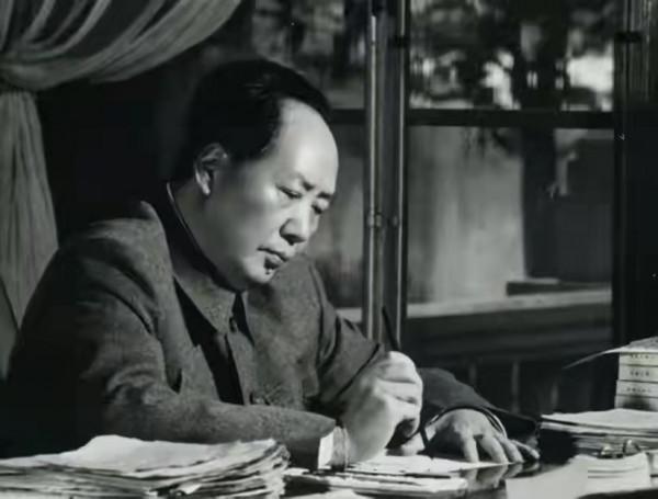 一文說清我黨和毛主席在抗戰中不可替代的作用，陰謀論者該休矣