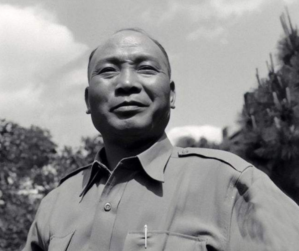 1949年，蔣介石正在別墅午睡，侍衛長推門而入：共軍衝破長江防線