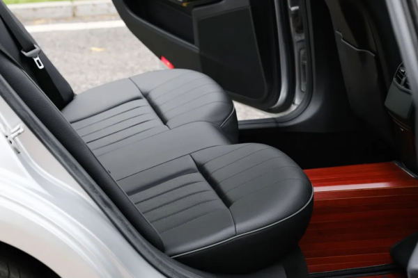 賓士 E260L:C級的價格、E級的品質、“S”級的前任 賓士 E260L:C級的價格、E級的品質、“S”級的前任