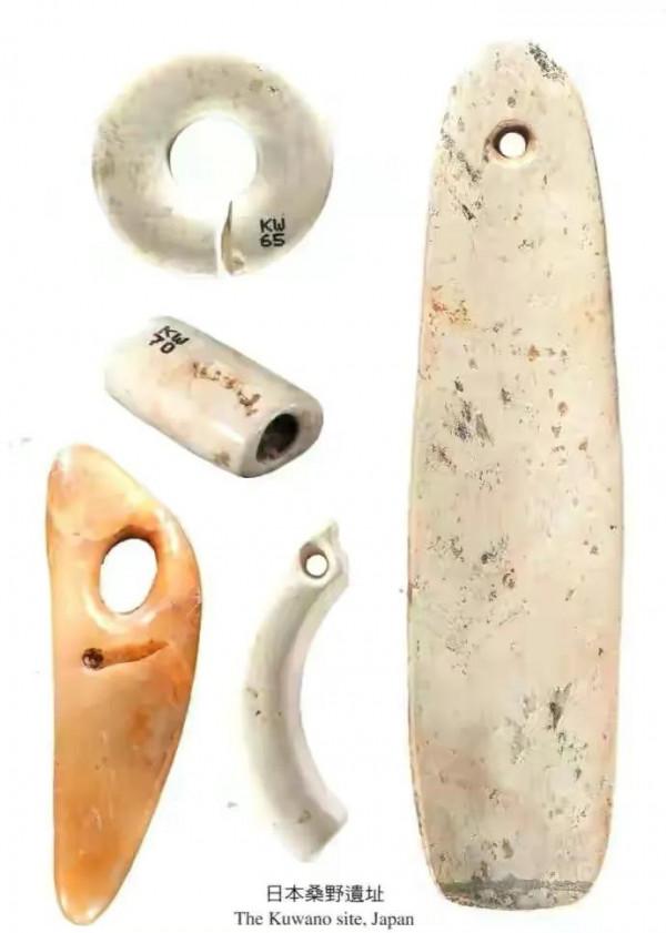 日本天皇的祖傳玉器“勾玉”之淵源考 日本天皇的祖傳玉器“勾玉”之淵源考