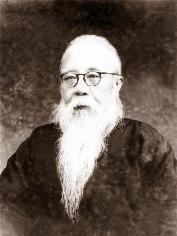 妻子湯儀逝後，馬一浮孤身60餘年，蓄長鬚紀念，拒絕岳父再娶勸言