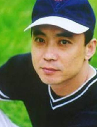 董志華：娶王京花，成名路上有淚有痛，今影帝兒子成他驕傲