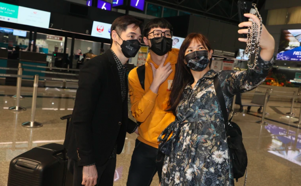 17歲星二代保送全球百大名校！獲獎金赴英國讀書，身高187顏值高