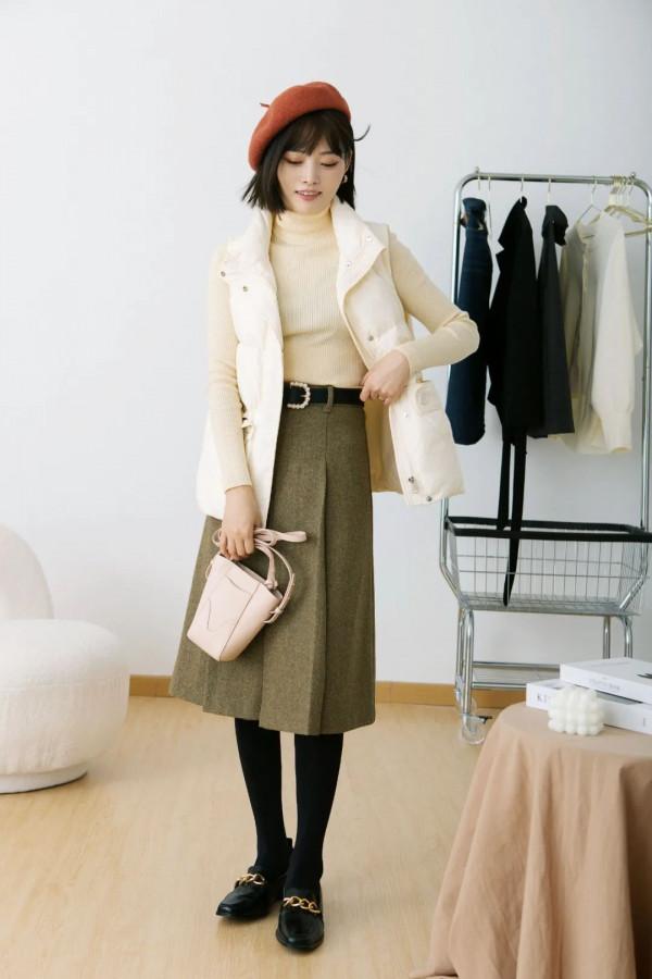 冬天怎麼穿裙裝？8套冬天不露腿的裙裝示範，保暖又好看